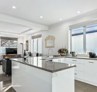 Wellington Street Cottage - Internet Find