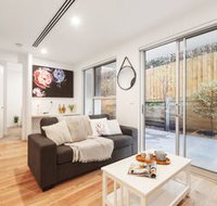 Iris Apartments by Ready Set Host - Internet Find