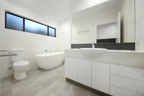 Lindsay Bates Building Pty Ltd - Internet Find 1