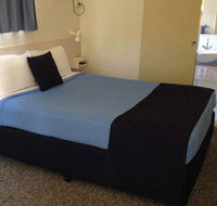 Emerald Motor Inn - Internet Find