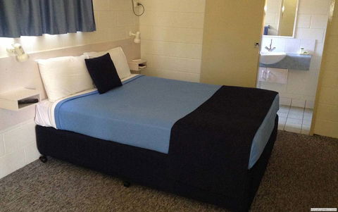 Emerald Motor Inn - Internet Find 0