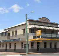 Young Australian Hotel - Internet Find