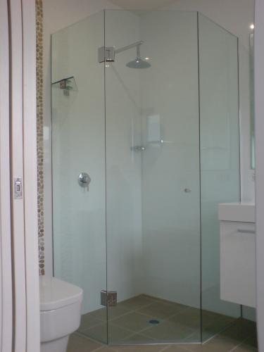 Great Lakes Wardrobes & Shower Screens - Internet Find 0