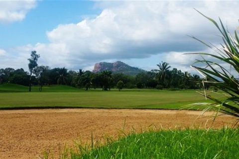 Rowes Bay Golf Shop - Internet Find 4