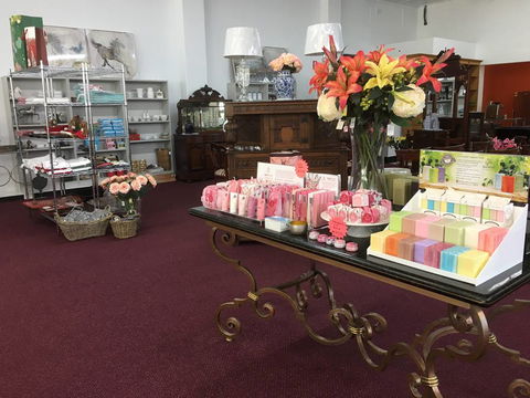 Nanna's Homewares & Antiques - Internet Find 0