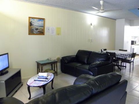 Townsville Seaside Apartments - Internet Find 2