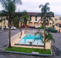 Econo Lodge Hacienda International - Internet Find