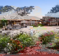 The Standpipe Golf Motor Inn - Internet Find