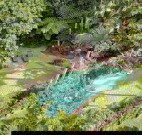 Narrows Escape Rainforest Retreat - Internet Find