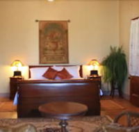 Classique Bed  Breakfast - Internet Find