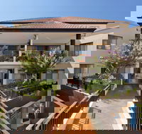 Astra Apartments - The Griffin - Internet Find
