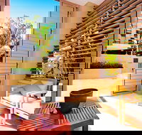 Temple 121 Palm Cove With Courtyard - Internet Find