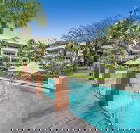 Poolside Apt In Alamanda Beachfront Resort 55 - Internet Find