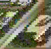 Belle Escapes - Absolute Beachfront Apartment in Alamanda Resort 21 - Internet Find